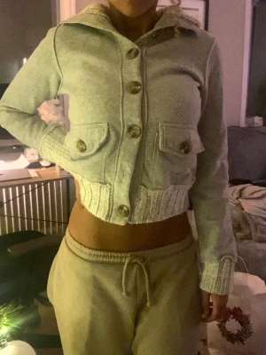 Ljusgrå  cardigan jacka - Super fin passar både xs och s.❤️