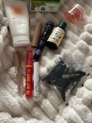 Smink/hudvårds kit - Blandat kit. En del använt men ytterst lite. En del nytt. Allt för 50:-. Liten extra gåva vid varje köp, snabbköp. 🎄