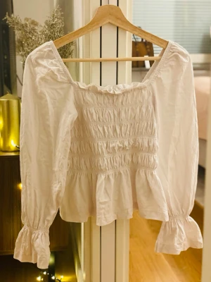 Blouse - Vacker blus från H&M som får dig att se ut som en prinsessa 👸🏻👗