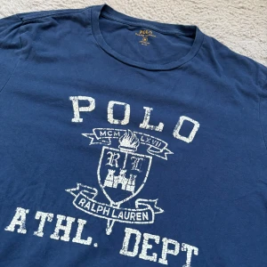 Ralph lauren tshirt  - riktigt fint skick | skön passform | pris kan diskuteras vid snabb affär ☀️