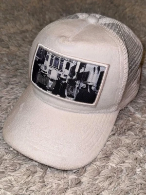 Emilio Pendenza Keps  - | skick: 7/10 | färg: vit | Vad inkluderas : keps | Retail pris: 399kr |