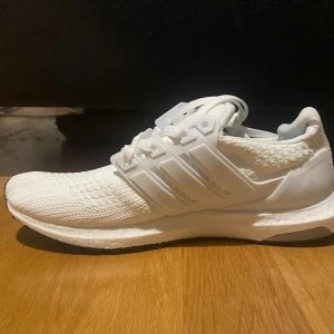 Adidas ultra boost - Oanvända 