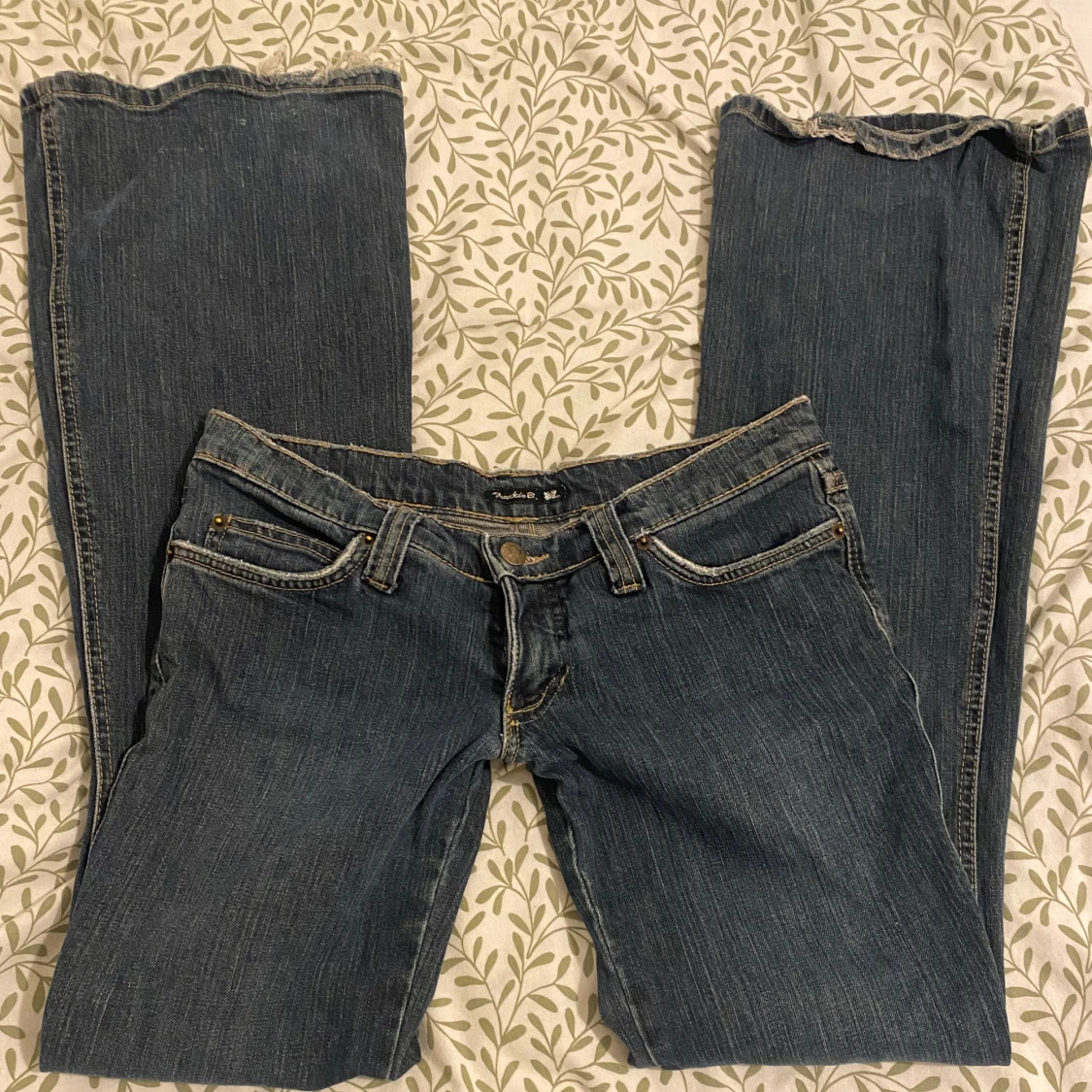  lågmidjade bootcut jeans - 2