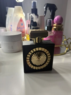 Latafa nebras  - Vanilj parfym som är inspirerad av bille eilish har används några gånger men är fortfarande i bra skick 