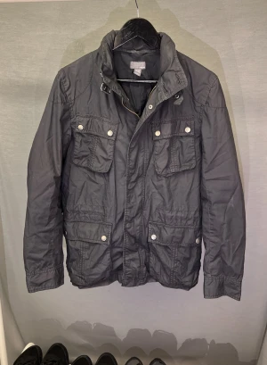 Field jacka S - Field jacka. Size S. Modellen är 179. Vid frågor är de bara att skriva. 🙌