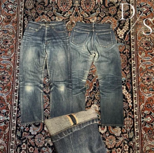 Selvedge A.P.C jeans - Riktigt snygga Apc Selvedge jeans. Fet fading men dock så har de ett litet hål vid skrevet. Modell: rue de Fleurus Paris Dock så syns de knappt! Midja:36cm längd:92cm Benöppning: 18cm