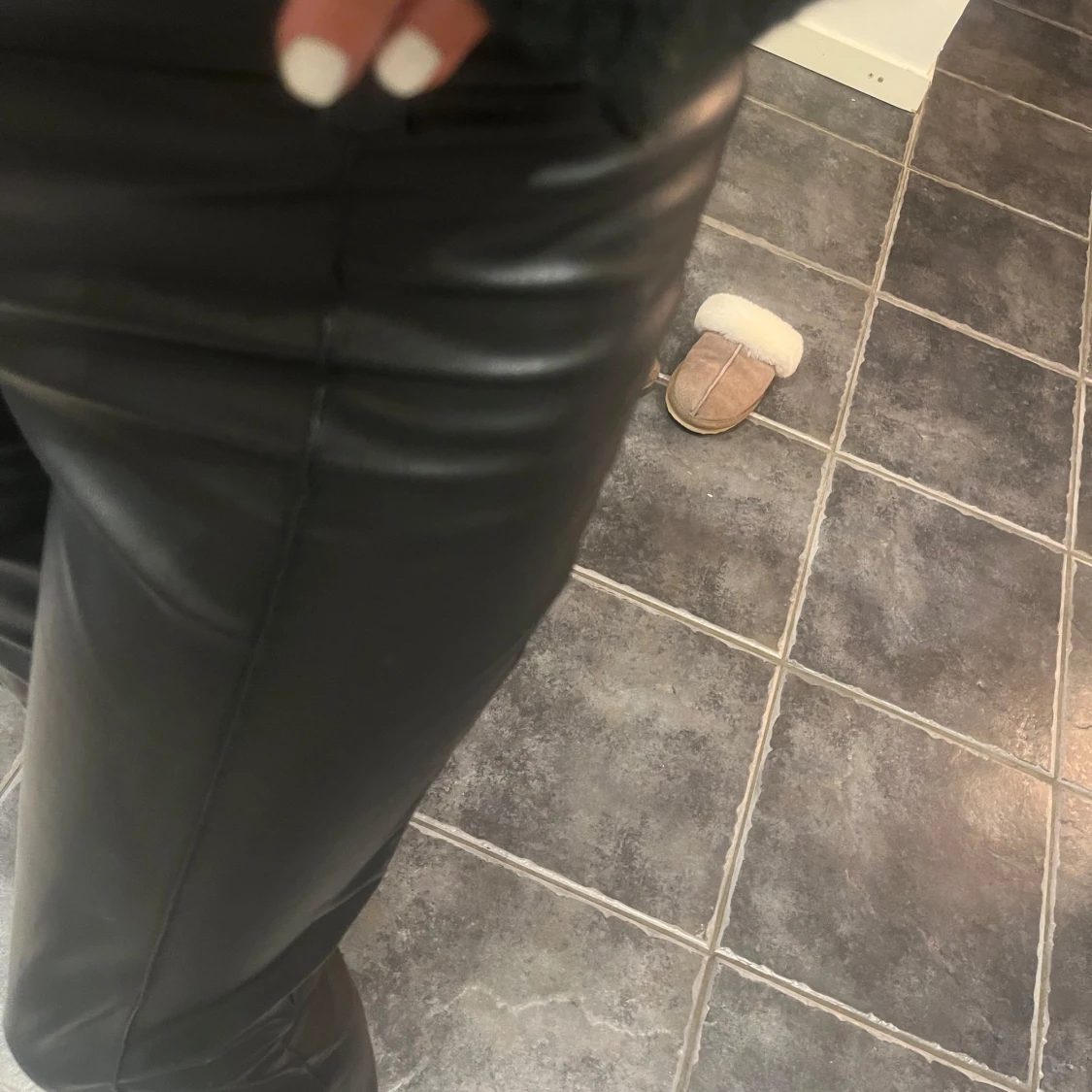 Lågmidjade skinnbyxor  - 3