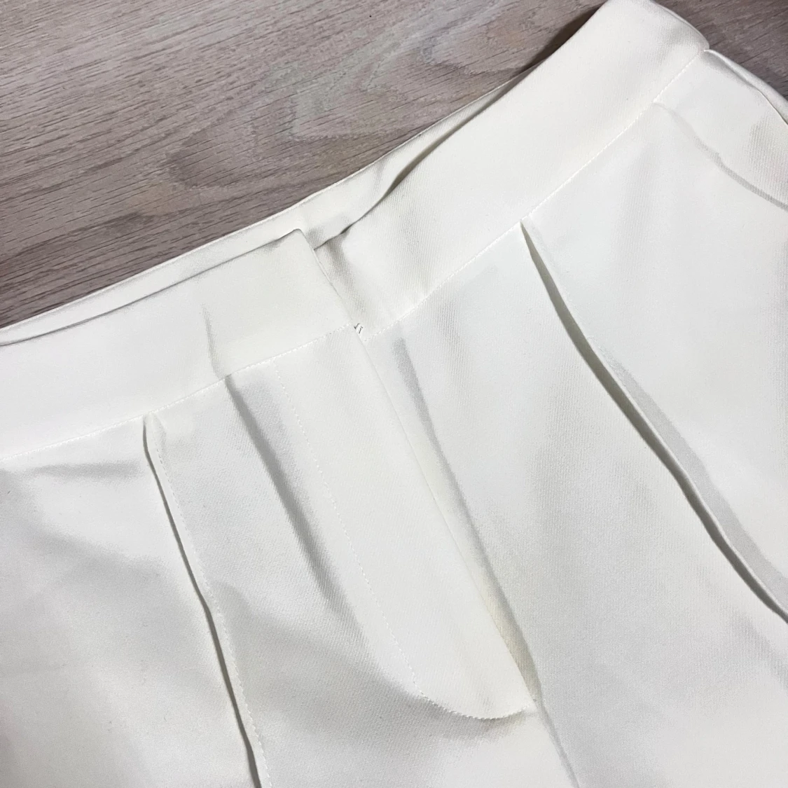 Vita kostymbyxor - 1