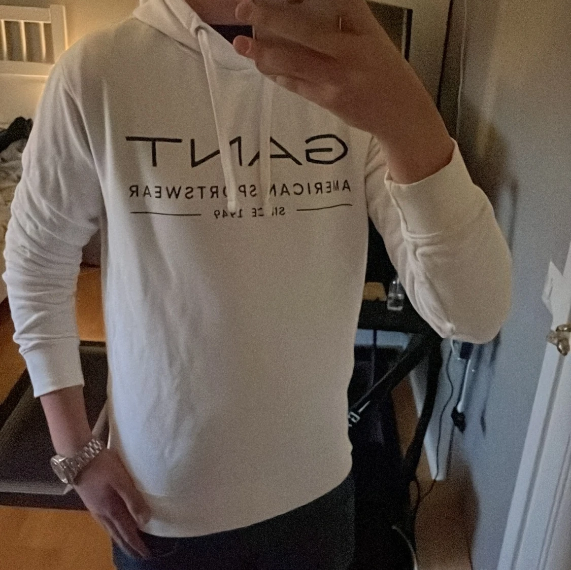Vit hoodie från GANT med tryck - 4