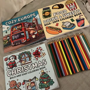målarböcker + pennor - några sidor är målade, europa boken är dock helt ny!💘allt för 90 kr💗