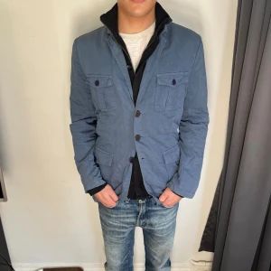 Tiger Of Sweden - Overshirt - Storlek 48 motsvarar M. Skick: 9/10. Modellen är 185. 