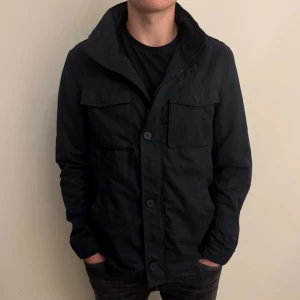 Field Jacka - - Condition: 8/10 - Color: Navy Blue  - Size:  M