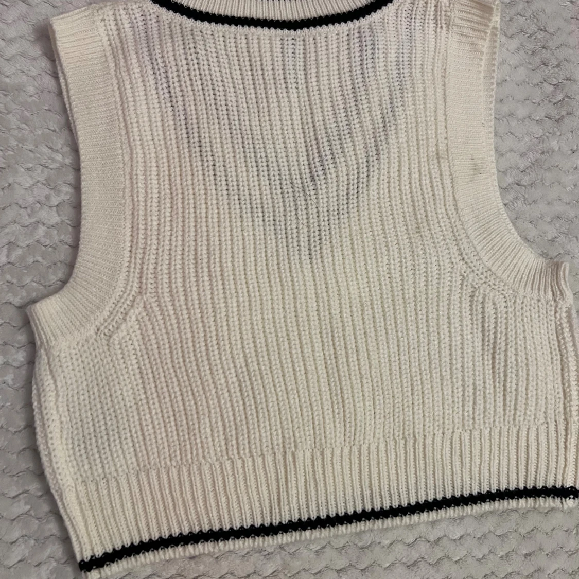 Vit stickad väst från H&M Divided - 1