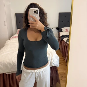 Gina Tricot soft touch topp - Grön långärmad topp från Gina tricot💞