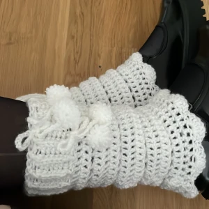 Virkade benvärmare - Benvärmare virkade med akrylgarn. Perfekt till hösten💕