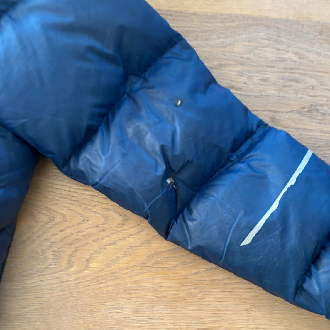 Mörkblå pufferjacka från Helly Hansen - 4