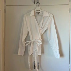 Vit blus - Så snygg skjort-blus!