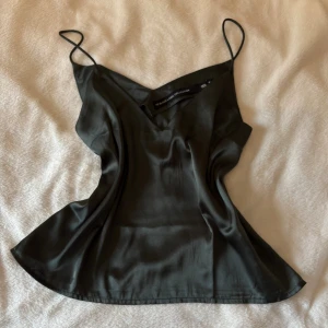 Tvåpack toppar Lager 157 - Tvåpack toppar från The black label collection av Lager 157. Ett grönt, och ett lila.  Båda är i storlek S. Endast testade! Skriv vid frågor/ funderingar/ mått!💚💜PRISET ÄR ALLTID DISKUTERBART!☺️