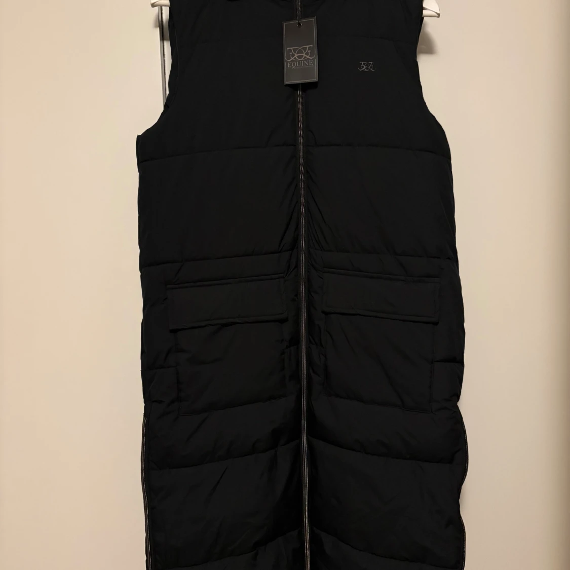 Svart lång dunväst från Equine XS