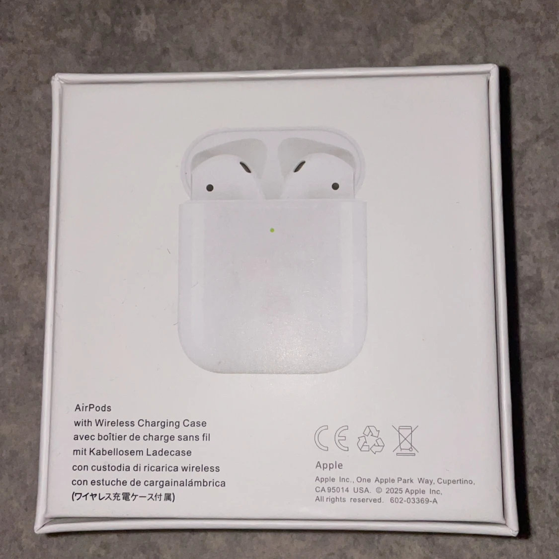 Apple AirPods med trådlöst laddningsetui - 1