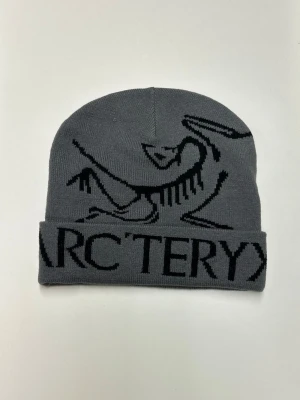 Arcteryx Mössa  - Helt ny aldrig använd. Storlek One size. Snabb frakt fraktar inom 24h.