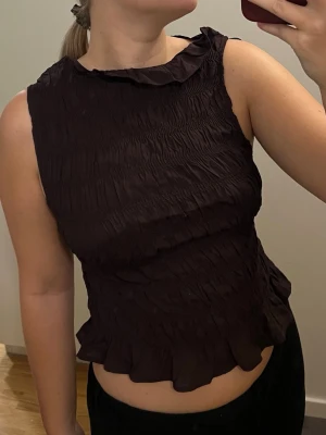 Fin topp  - Säljer denna fina helt nya toppen som är röd/brun i färgen 💗 kommer ej till användning! Köpt för 120 kr. Ge prisförslag. 