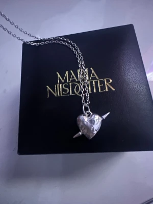 Tuvstar neckles  - Super gulligt Tuvstar neckles från Maria Nilsdotter🖤längd 45, box medföljer 