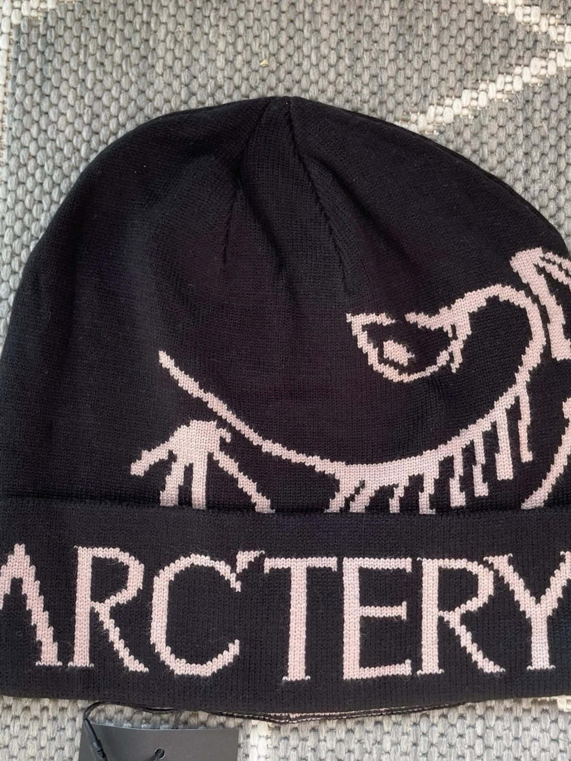 Svart Arc'teryx mössa, Aldrig Använt! - 1