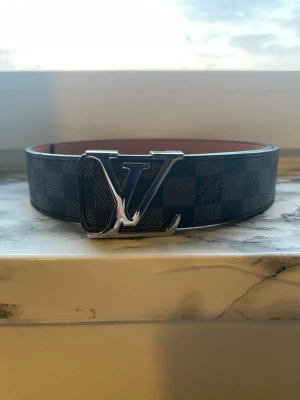 L*V bälte  - Fin L*V bälte och är i storlek 115