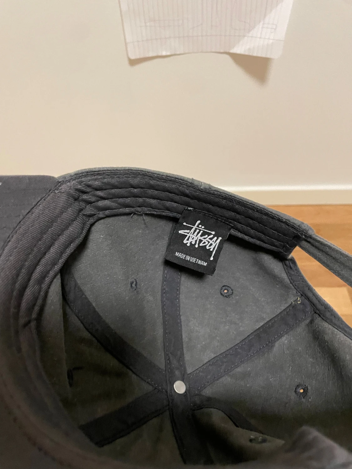 Svart Stüssy keps med broderad logga - 1