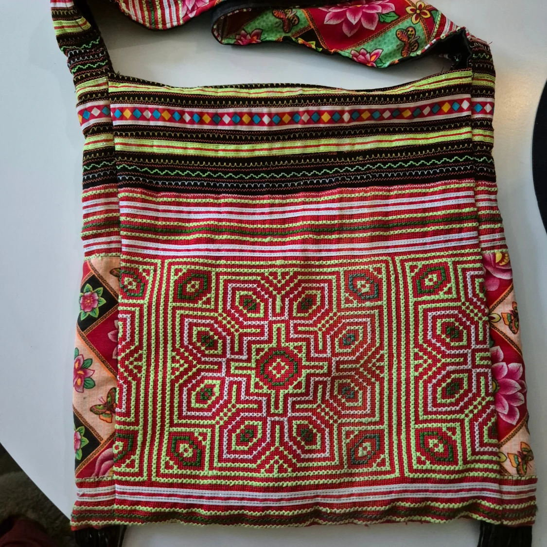 Tygväska med tofsar * hippie / bohem * nyskick - 1