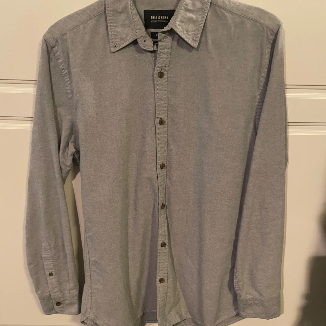 Grå Only & Sons skjorta