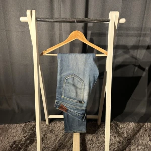Vintage Lee Jeans - Vintage Lee Jeans Storlek: 31/32 Skick: 8/10 (Se bilder) Färg: Blå Hör av er vid fler frågor eller funderingar!✌️😄// Hugo