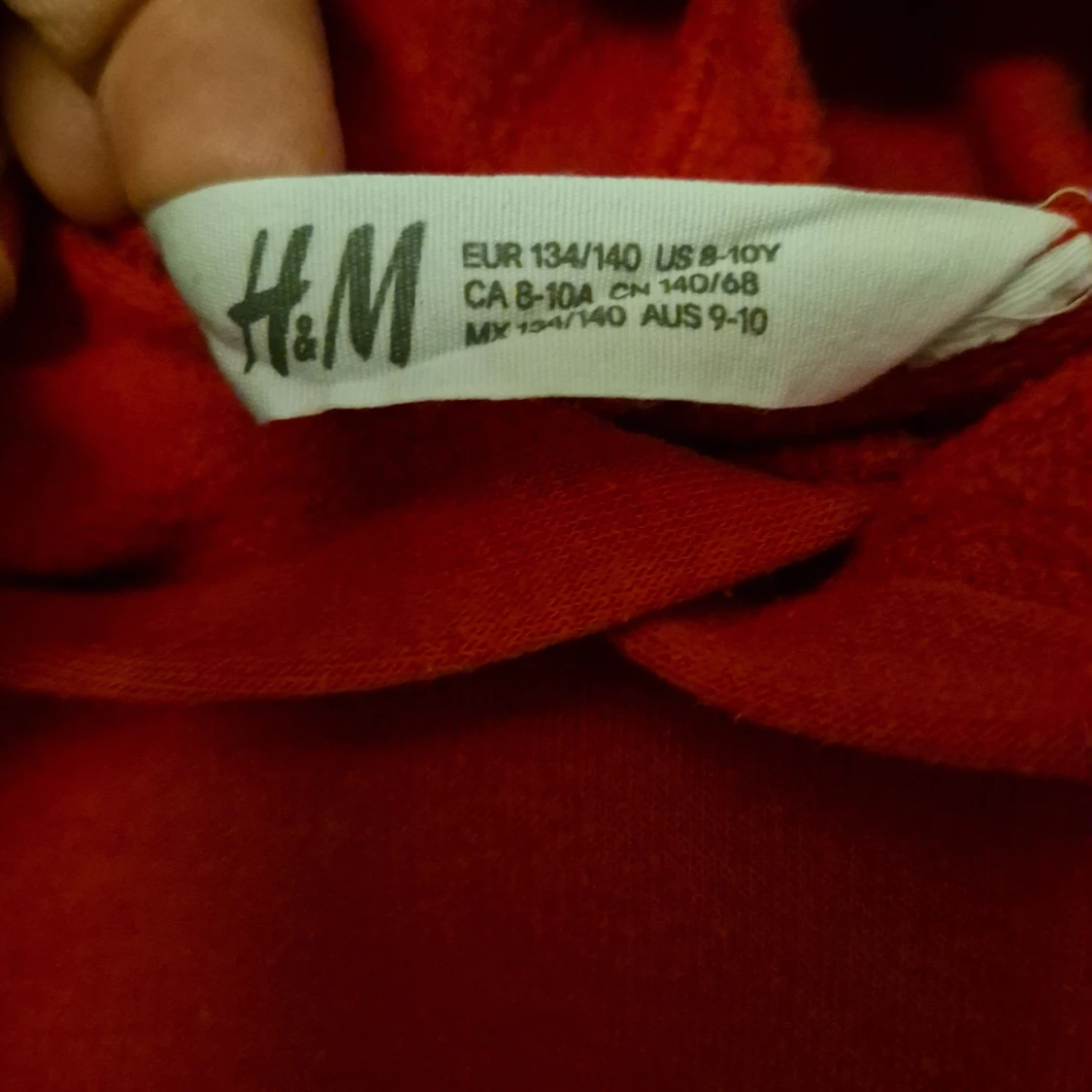 Röd hoodie med T-Rex från H&M - 2