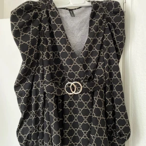 Blouse - Väldigt fin blouse har använts.