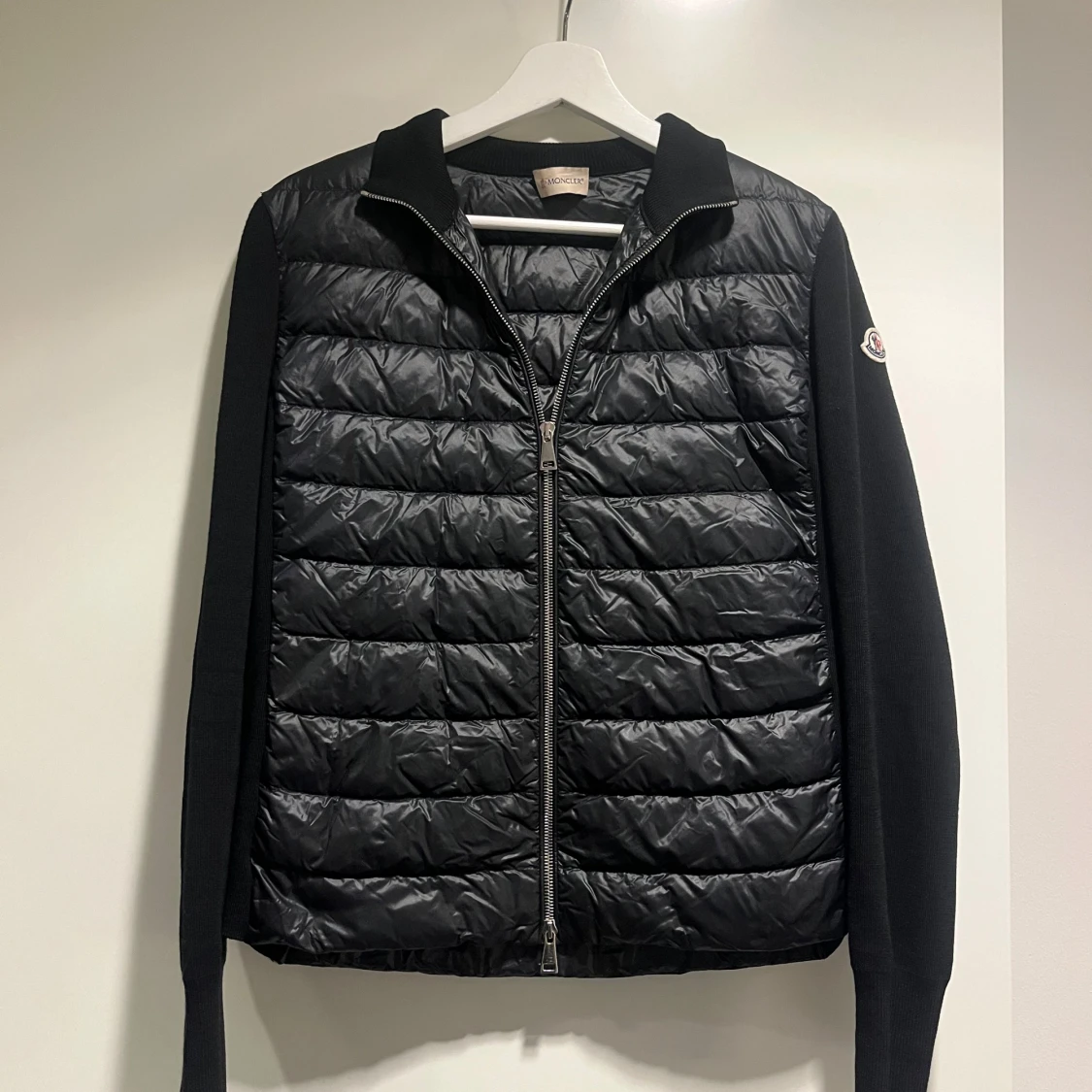 Svart quiltad cardigan Moncler