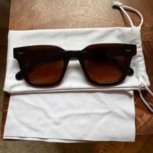 CHIMI solglasögon bruna  - Jätte snygga bruna CHIMI solglasögon!! 