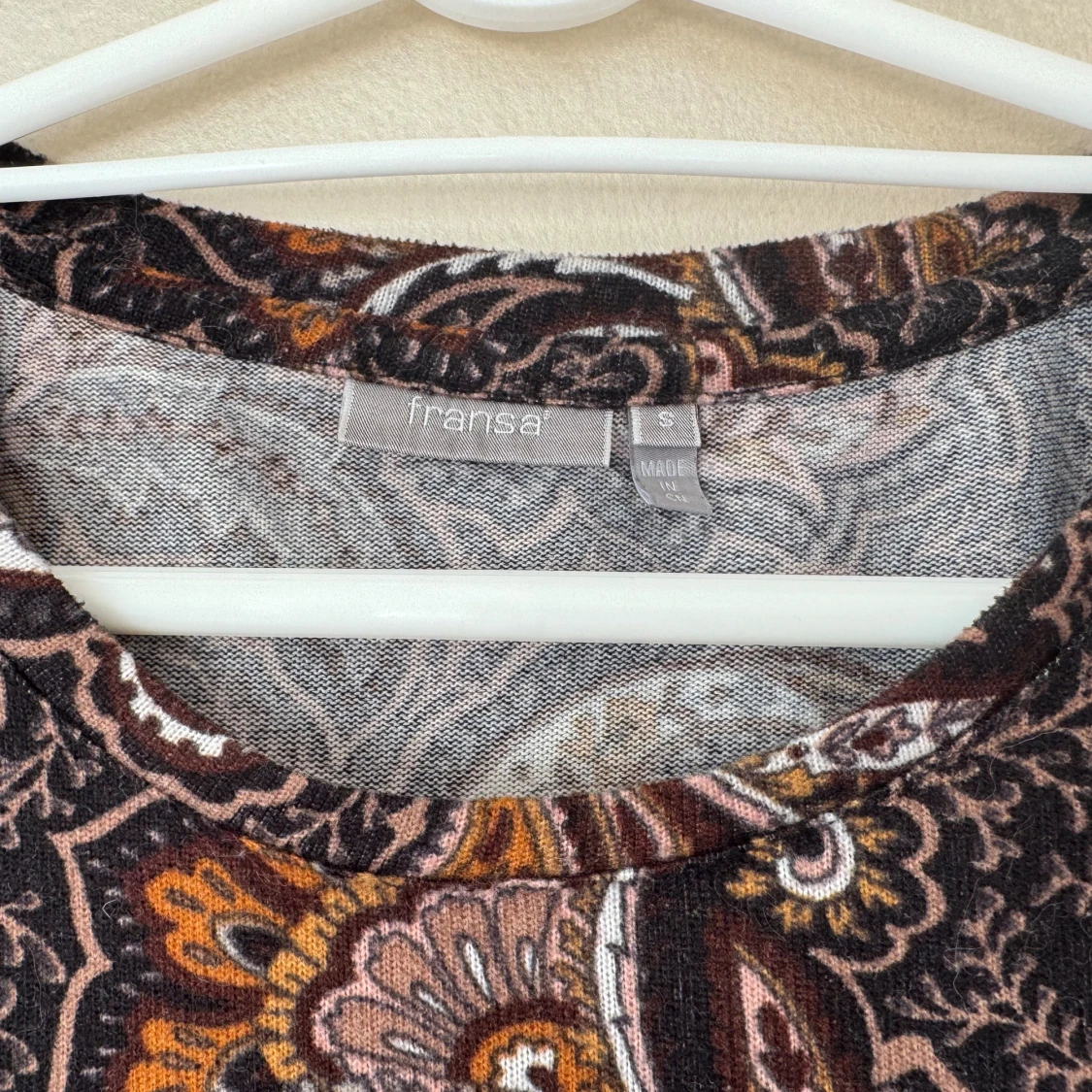 Paisleymönstrad tröja i brunt från Fransa - 2