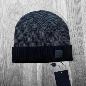 Exklusiv mössa svart/Mörkgrå - Aldrig använd tidigare 