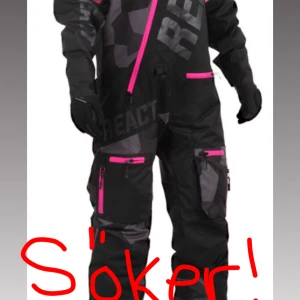 Söker!! En rosa svart skoteroverall  - Jag söker en rosa svart skoteroverall i storlek XS-XSS