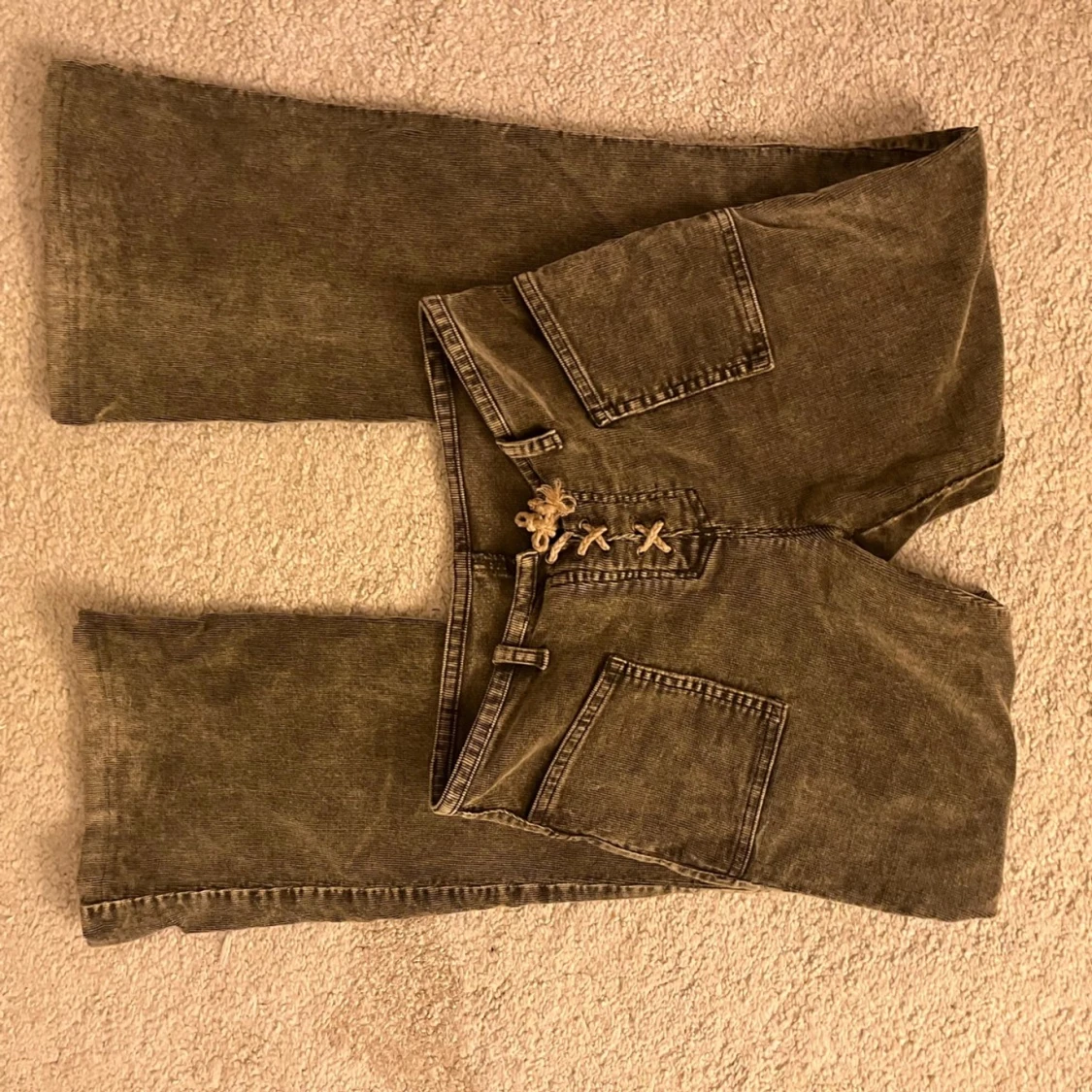 Gröna  manchesterbyxor med snörning - 3