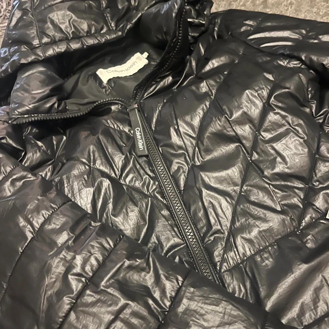 Svart pufferjacka från Calvin Klein - 1