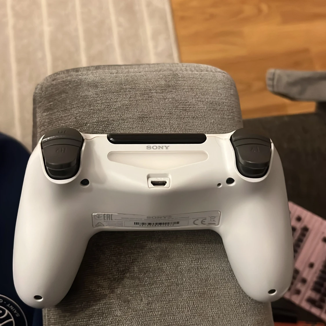 PlayStation 4 DualShock 4 Wireless Controller - Vit - 2