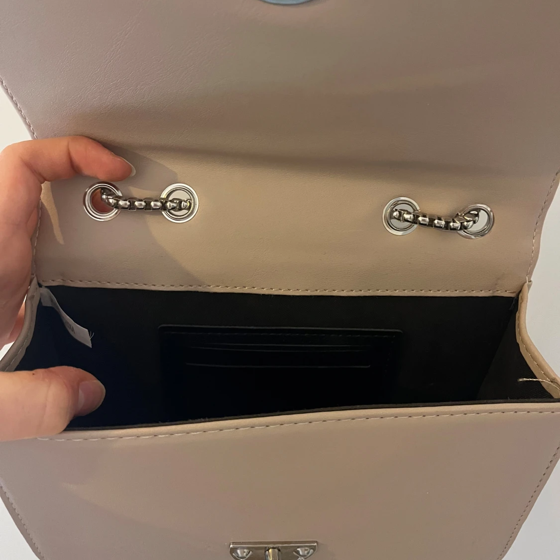 Beigerosa quiltad axelväska med kedja - 1