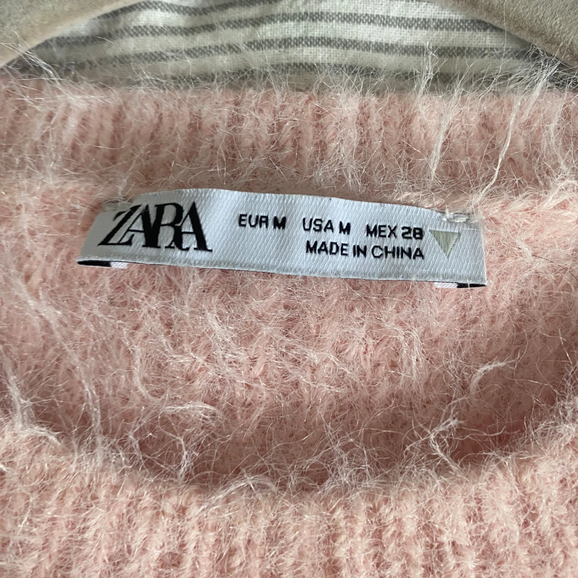 Ljusrosa fluffig topp från Zara - 3