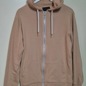 Beige Hoodie XL - Knappt använd.