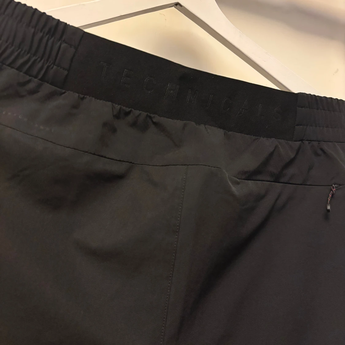 Svarta cargopants från Technicals M - 2