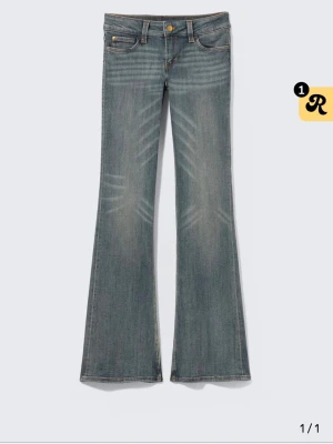 Bootcut jeans från Cheap Monday - Bootcut jeans i mellan blå tvätt från Cheap Monday. Helt oanvända. I stl 28/32. Är i samma färg som på första bilden, Puddly blue. 🩷