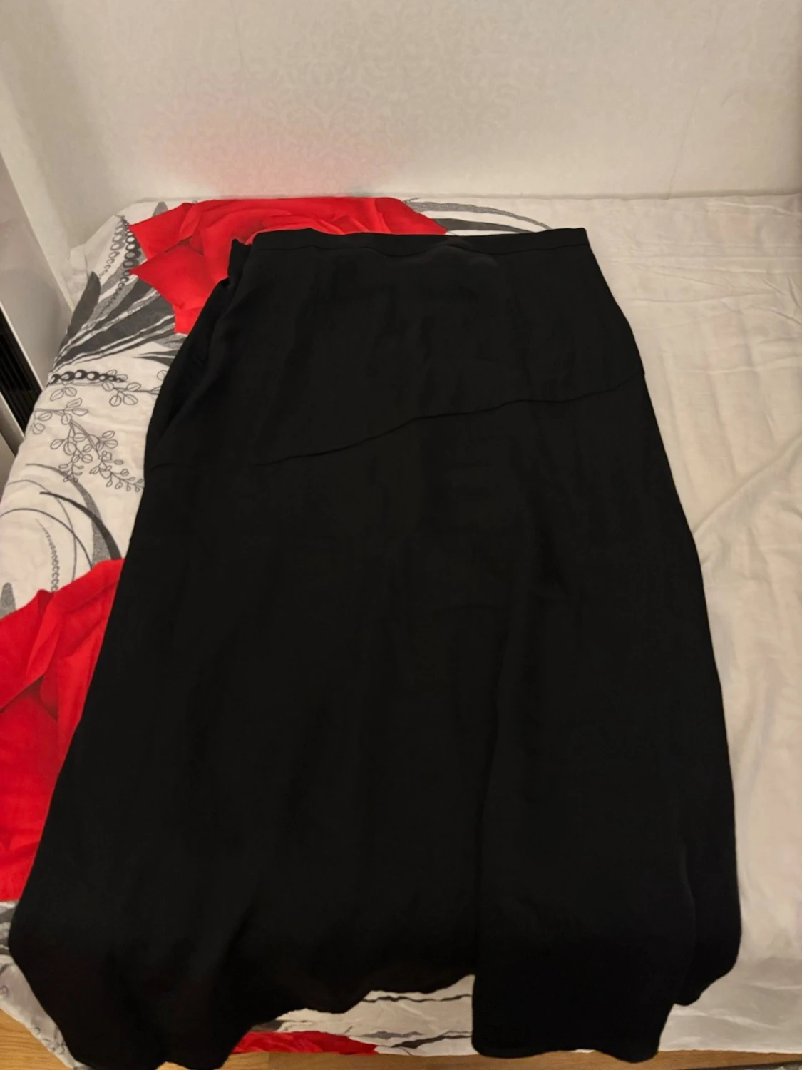 Svart långkjol i enkel design