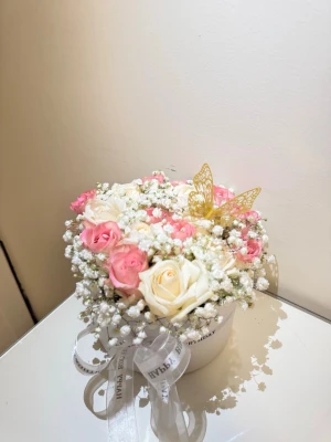 Flower box  - Perfekt till födelsedag, examen, babyshower & mer 💐🤍 DM för beställning eller frågor ✨ Insta/TikTok: @fleuratelierse